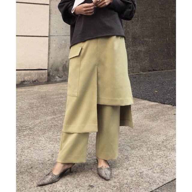 Ameri VINTAGE(アメリヴィンテージ)のSKIRT LAYERED PANTS レディースのパンツ(カジュアルパンツ)の商品写真