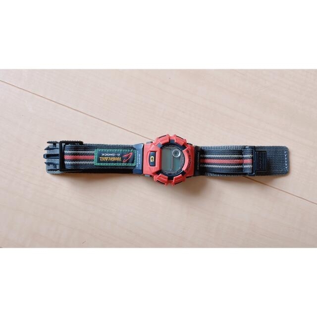 CASIO(カシオ)のG-SHOCK dw-9550 赤　禁煙　ペット無し メンズの時計(腕時計(デジタル))の商品写真