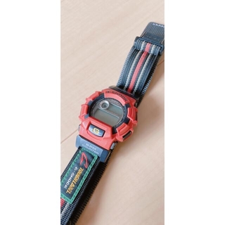 カシオ(CASIO)のG-SHOCK dw-9550 赤　禁煙　ペット無し(腕時計(デジタル))