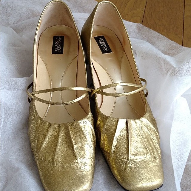 CLASSIC TANGENT・ゴールド　24センチ レディースの靴/シューズ(ハイヒール/パンプス)の商品写真