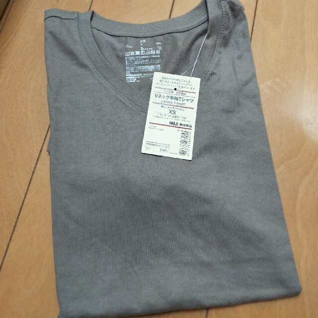 MUJI (無印良品)(ムジルシリョウヒン)の無印 Vネック半袖 新品未使用 XS レディースのトップス(Tシャツ(半袖/袖なし))の商品写真