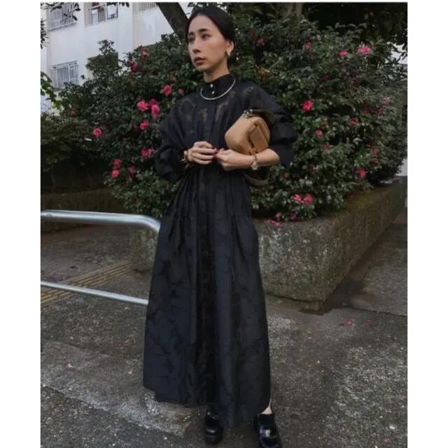 Ameri VINTAGE(アメリヴィンテージ)のUND SHEER JACQUARD TUCK DRESS レディースのワンピース(ロングワンピース/マキシワンピース)の商品写真