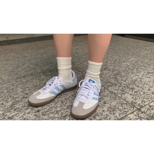 【柴田ひかり 着用】adidas アディダス SAMBA サンバ 水色 22.5