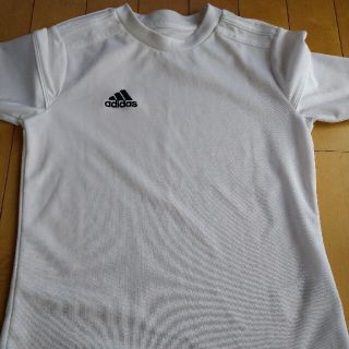 アディダス(adidas)のアディダス　140 白　半袖(Tシャツ/カットソー)