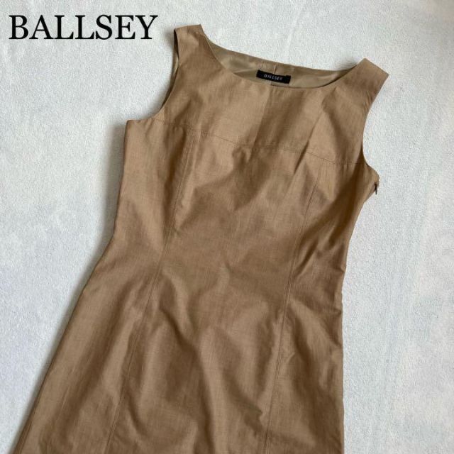 Ballsey(ボールジィ)の美品✨【BALLSEY】ボールジィ ノースリーブワンピース ベージュ レディースのワンピース(ひざ丈ワンピース)の商品写真
