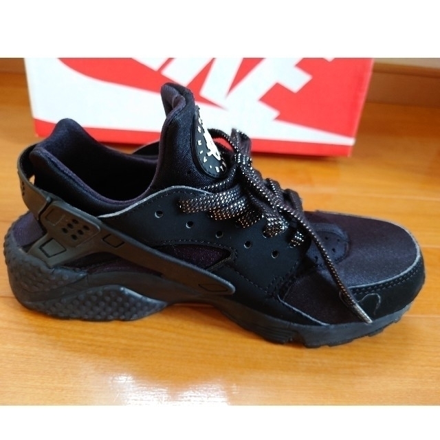 NIKE(ナイキ)のNIKE AIR HUARACHE ナイキ　エア ハラチ　24cm メンズの靴/シューズ(スニーカー)の商品写真