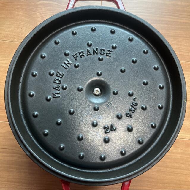 STAUB(ストウブ)のストウブ ピコ ココット ラウンド 24センチ インテリア/住まい/日用品のキッチン/食器(鍋/フライパン)の商品写真