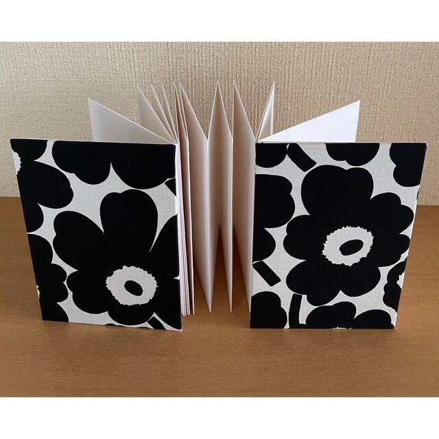 marimekko(マリメッコ)のミニウニッコ 御朱印帳 ハンドメイド ハンドメイドの文具/ステーショナリー(その他)の商品写真