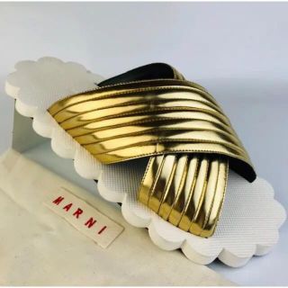 マルニ(Marni)の美品★MARNI・マルニ レザーストラップ フラットサンダル(37)希少(サンダル)