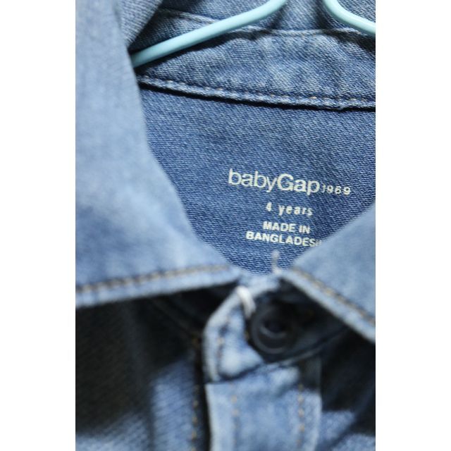 babyGAP(ベビーギャップ)のプロフ必読babyGAPデニムシャツ/ブランドブルーカッコイイ♪105 キッズ/ベビー/マタニティのキッズ服男の子用(90cm~)(ブラウス)の商品写真