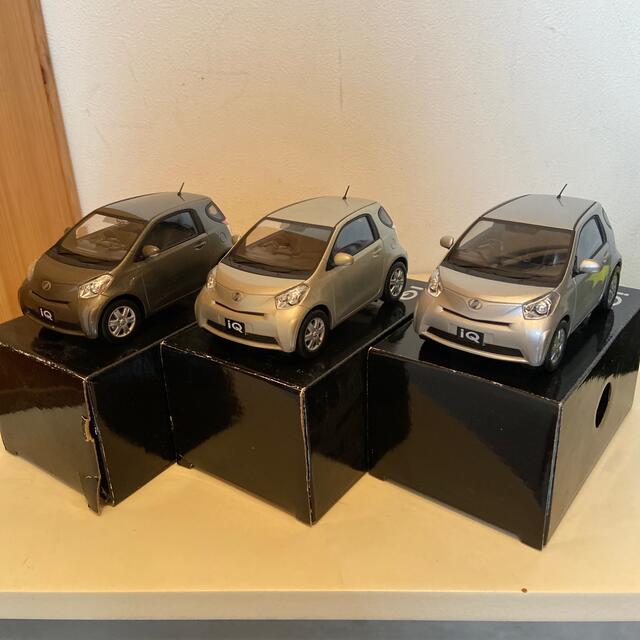 トヨタ(トヨタ)の3色セット！IQ(アイキュー)箱付きカラーサンプルミニカー エンタメ/ホビーのおもちゃ/ぬいぐるみ(ミニカー)の商品写真