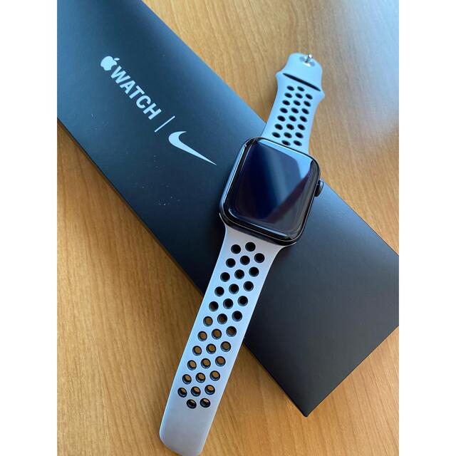 Apple Watch(アップルウォッチ)のアップルウォッチ　Apple Watch NIKE SE GPSモデル　44mm メンズの時計(腕時計(デジタル))の商品写真