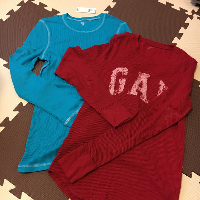 GAP(ギャップ)のGAP ロンT 新品未使用プラス一回のみ美品 2枚組 レディースのトップス(Tシャツ(長袖/七分))の商品写真