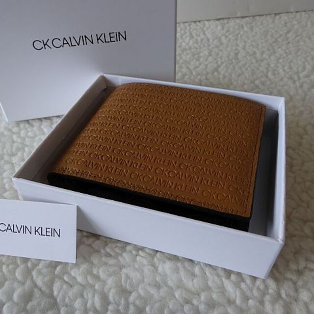 【新品/本物】Calvin Klein（カルバン・クライン）折財布/キャメル