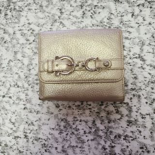 フェラガモ(Ferragamo)の【Ferragamo/ガンチーニ】三つ折り財布/レザー/シャンパンゴールド(財布)