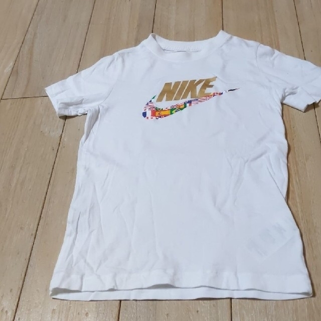 NIKE(ナイキ)のお値下げしました！ナイキTシャツＳサイズ キッズ/ベビー/マタニティのキッズ服男の子用(90cm~)(Tシャツ/カットソー)の商品写真