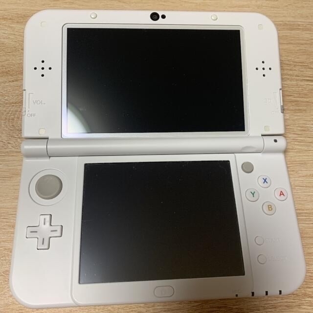 ニンテンドー3DS(ニンテンドー3DS)の【美品】3DS LL ＋ とびだせどうぶつの森 エンタメ/ホビーのゲームソフト/ゲーム機本体(携帯用ゲーム機本体)の商品写真