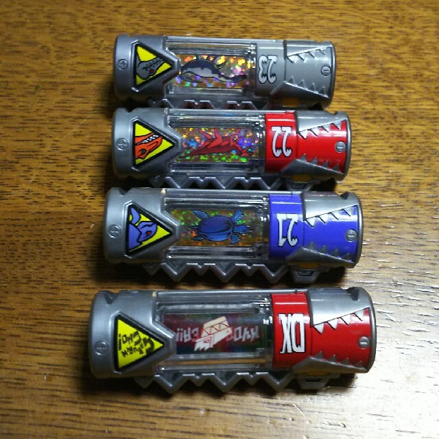 BANDAI - 獣電戦隊 キョウリュウジャー獣電池 レア有り4本セット BANDAI - 獣電戦隊 キョウリュウジャー獣電池 レア有り4本セット