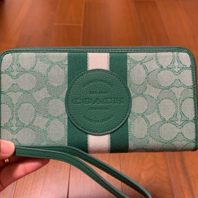 COACH 長財布 シグネチャー濃いグリーン - 財布