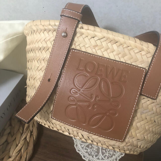 ロエベ　LOEWE かごバックレディース