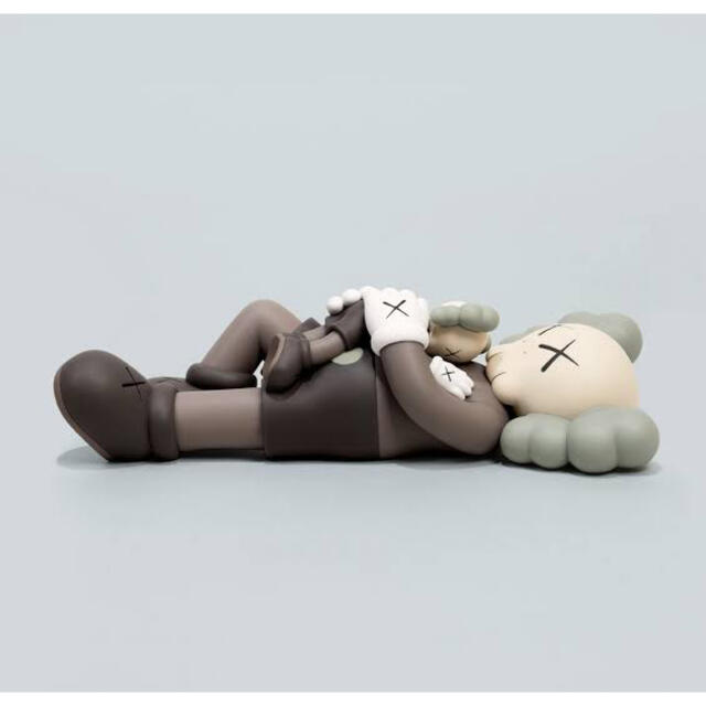 KAWS HOLIDAY SINGAPORE brown エンタメ/ホビーのフィギュア(その他)の商品写真