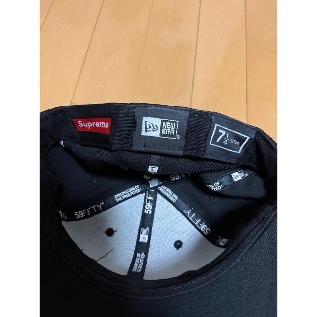 Supreme(シュプリーム)のsupreme  new era   キャップ　黒　7 1/4 メンズの帽子(キャップ)の商品写真