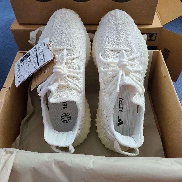 adidas(アディダス)のAijou17様専用　YEEZY Boost 350 V2 bone メンズの靴/シューズ(スニーカー)の商品写真