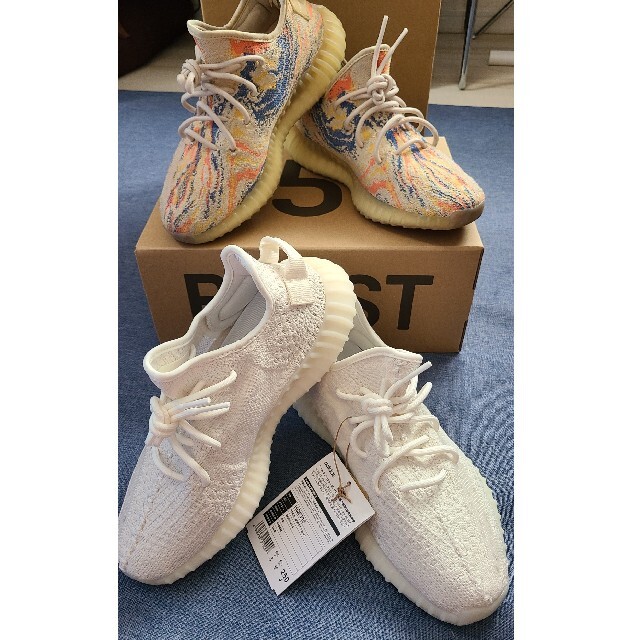 adidas(アディダス)のAijou17様専用　YEEZY Boost 350 V2 bone メンズの靴/シューズ(スニーカー)の商品写真