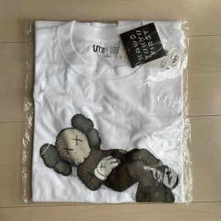 ユニクロ(UNIQLO)の【新品未使用】KAWSカウズ UT グラフィックTシャツ　(Tシャツ/カットソー(半袖/袖なし))