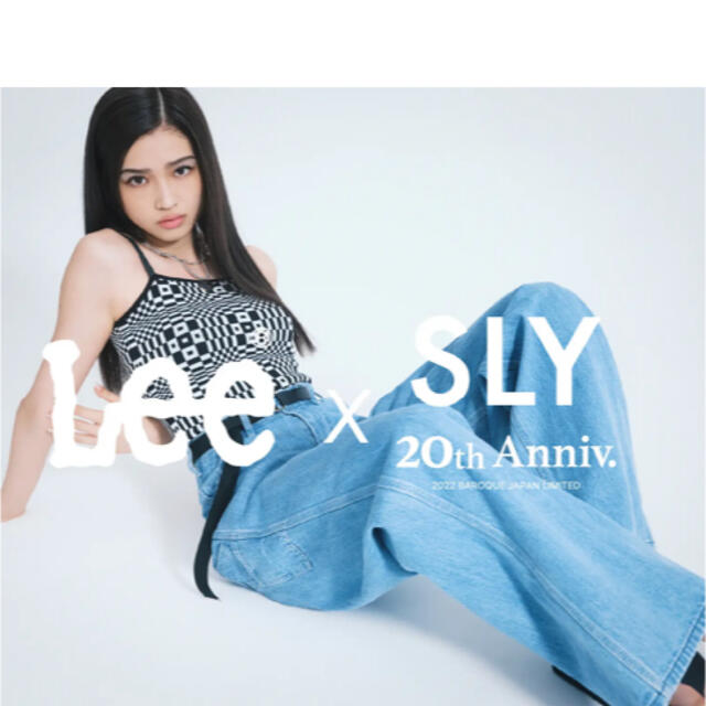 SLY(スライ)の即完売品！限定Lee x SLY PAINTER パンツ　ライトブルー レディースのパンツ(デニム/ジーンズ)の商品写真