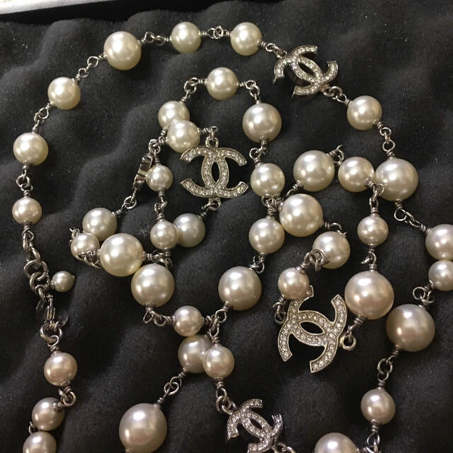 CHANEL(シャネル)の正規品！CHANELロゴロングネックレス美品！ レディースのアクセサリー(ネックレス)の商品写真