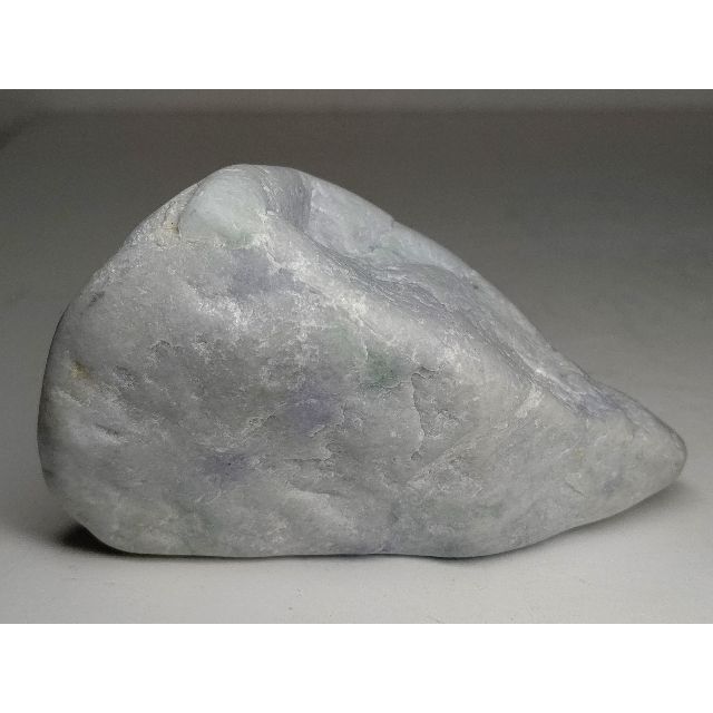 ラベ緑 335g 翡翠 ヒスイ 翡翠原石 原石 鉱物 鑑賞石 自然石 誕生石
