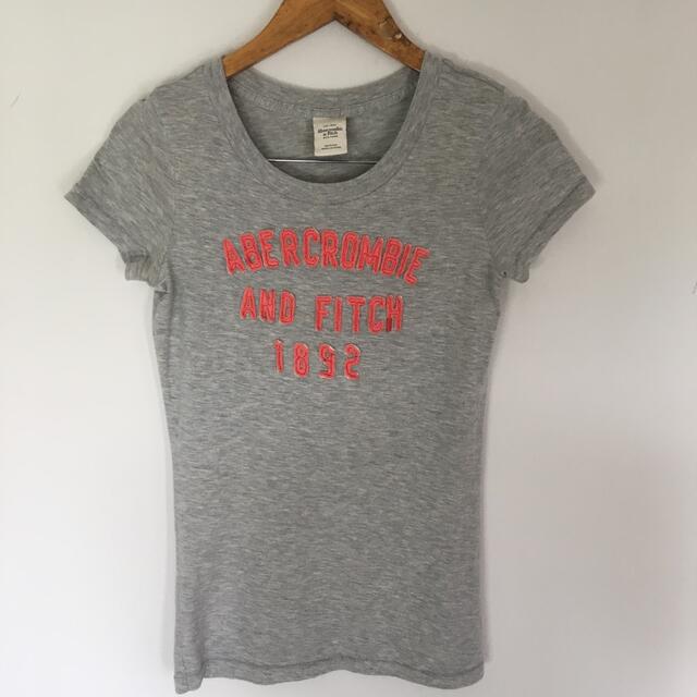 Abercrombie&Fitch(アバクロンビーアンドフィッチ)のアバクロ＆フィッチ　　半袖Tシャツ レディースのトップス(Tシャツ(半袖/袖なし))の商品写真