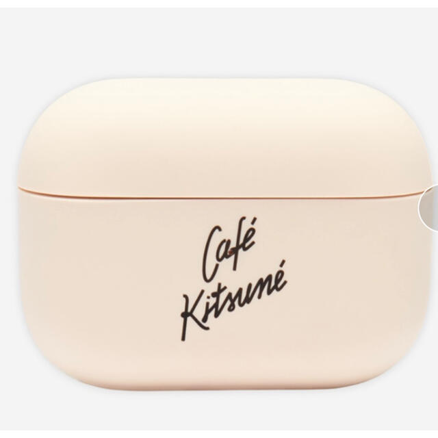 MAISON KITSUNE'(メゾンキツネ)のメゾンキツネ Cafe Kitsune AirPods Pro ケース (ラテ) スマホ/家電/カメラのオーディオ機器(ヘッドフォン/イヤフォン)の商品写真