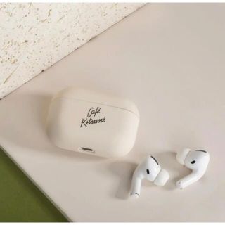 メゾンキツネ(MAISON KITSUNE')のメゾンキツネ Cafe Kitsune AirPods Pro ケース (ラテ)(ヘッドフォン/イヤフォン)