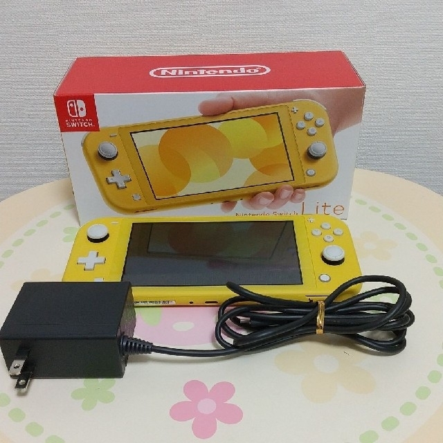 エンタメ/ホビーNintendo Switch Lite イエロー