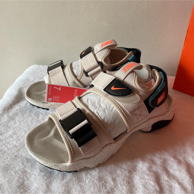 NIKE(ナイキ)の新品　WMNS NIKE CANYON SANDAL キャニオン　サンダル レディースの靴/シューズ(サンダル)の商品写真