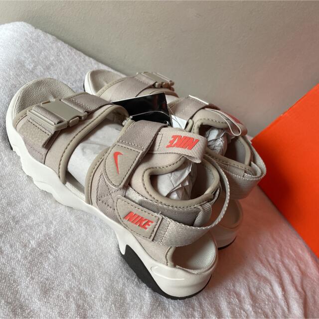 NIKE(ナイキ)のオマケ付き　WMNS NIKE CANYON SANDAL キャニオン　サンダル レディースの靴/シューズ(サンダル)の商品写真