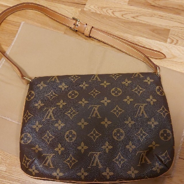 LOUIS VUITTON(ルイヴィトン)のルイヴィトン　ミュゼットタンゴ　箱、袋つき レディースのバッグ(ショルダーバッグ)の商品写真