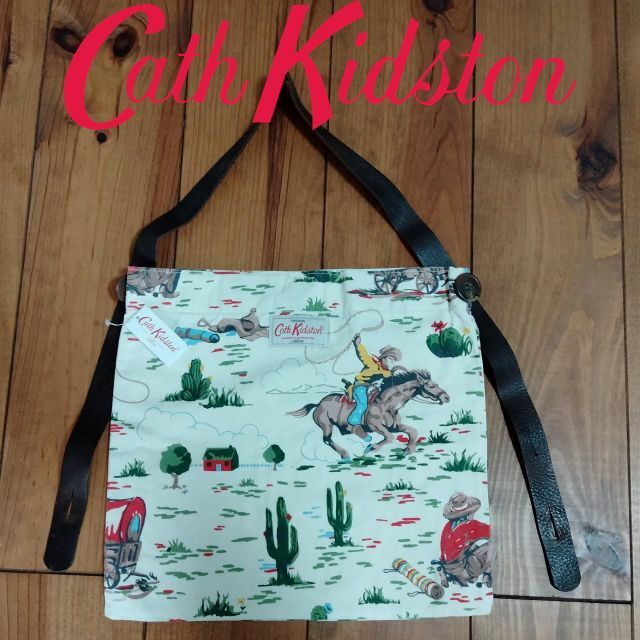 Cath Kidston(キャスキッドソン)の新品 UK製 キャスキッドソン ボタンバッグ カウボーイクリーム レディースのバッグ(メッセンジャーバッグ)の商品写真