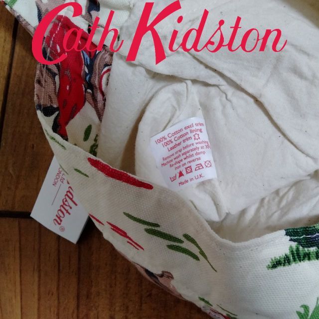 Cath Kidston(キャスキッドソン)の新品 UK製 キャスキッドソン ボタンバッグ カウボーイクリーム レディースのバッグ(メッセンジャーバッグ)の商品写真