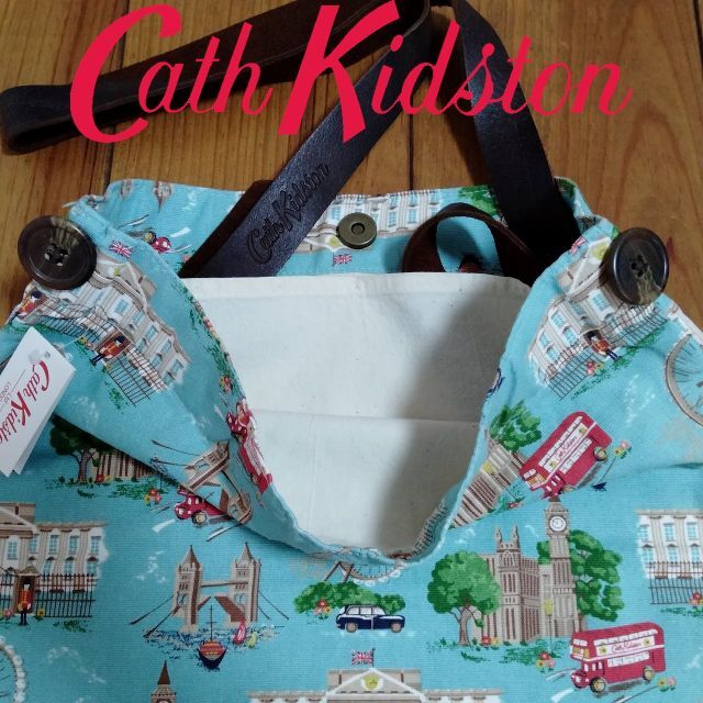 Cath Kidston(キャスキッドソン)の新品 UK製 キャスキッドソン ボタンバッグ ロンドンブルー レディースのバッグ(メッセンジャーバッグ)の商品写真