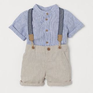 エイチアンドエム(H&M)のH&M サスペンダー付　半袖シャツ・ショートパンツセット(シャツ/カットソー)