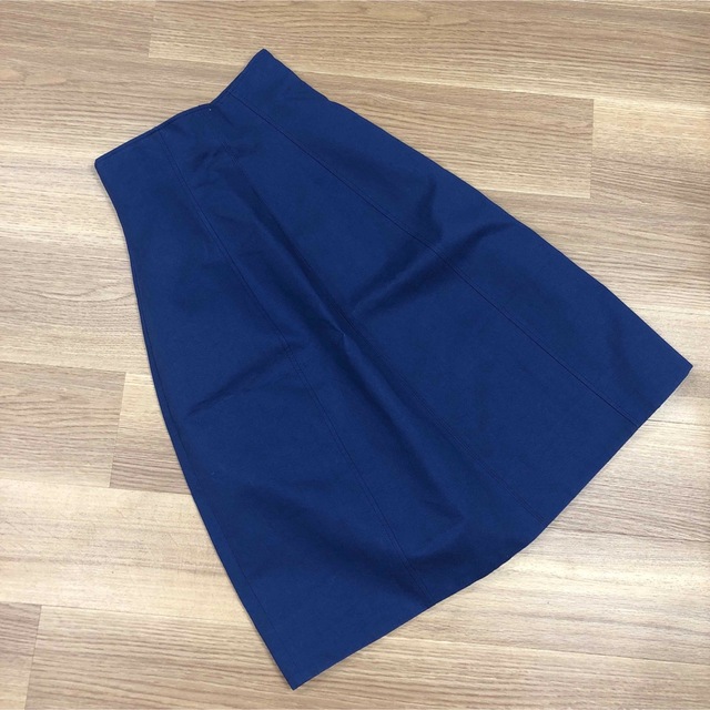 LE CIEL BLEU(ルシェルブルー)のフレアスカート　ネイビー　ジップアップ レディースのスカート(ひざ丈スカート)の商品写真