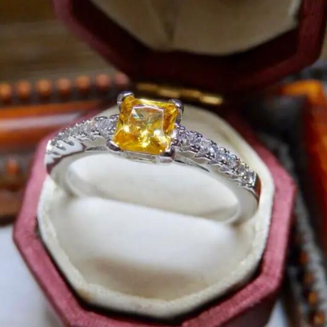 【YR006】イエローダイヤモンドのようなスクエアczダイヤモンドリング指輪 レディースのアクセサリー(リング(指輪))の商品写真