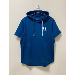 アンダーアーマー(UNDER ARMOUR)の新品　アンダーアーマー　半袖　パーカー  スウェット　Mサイズ(パーカー)