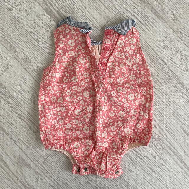 babyGAP(ベビーギャップ)のbabyGAPノースリーブ花柄ロンパース キッズ/ベビー/マタニティのベビー服(~85cm)(ロンパース)の商品写真