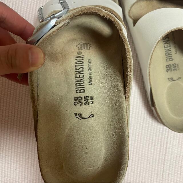 BIRKENSTOCK(ビルケンシュトック)のビルケンシュトック　アリゾナ　ホワイト 39 24.5 レディースの靴/シューズ(サンダル)の商品写真