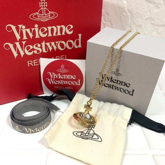 Vivienne Westwood(ヴィヴィアンウエストウッド)のヴィヴィアン　ウエストウッド　TINY ORB ネックレス  限定　完売 レディースのアクセサリー(ネックレス)の商品写真