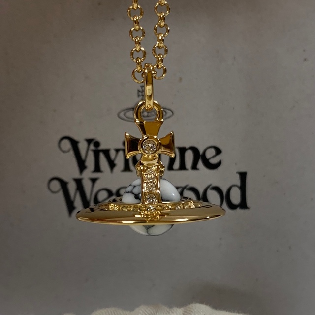 Vivienne Westwood(ヴィヴィアンウエストウッド)のヴィヴィアン　ウエストウッド　TINY ORB ネックレス  限定　完売 レディースのアクセサリー(ネックレス)の商品写真